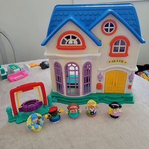 Fisher Price house With Little People
